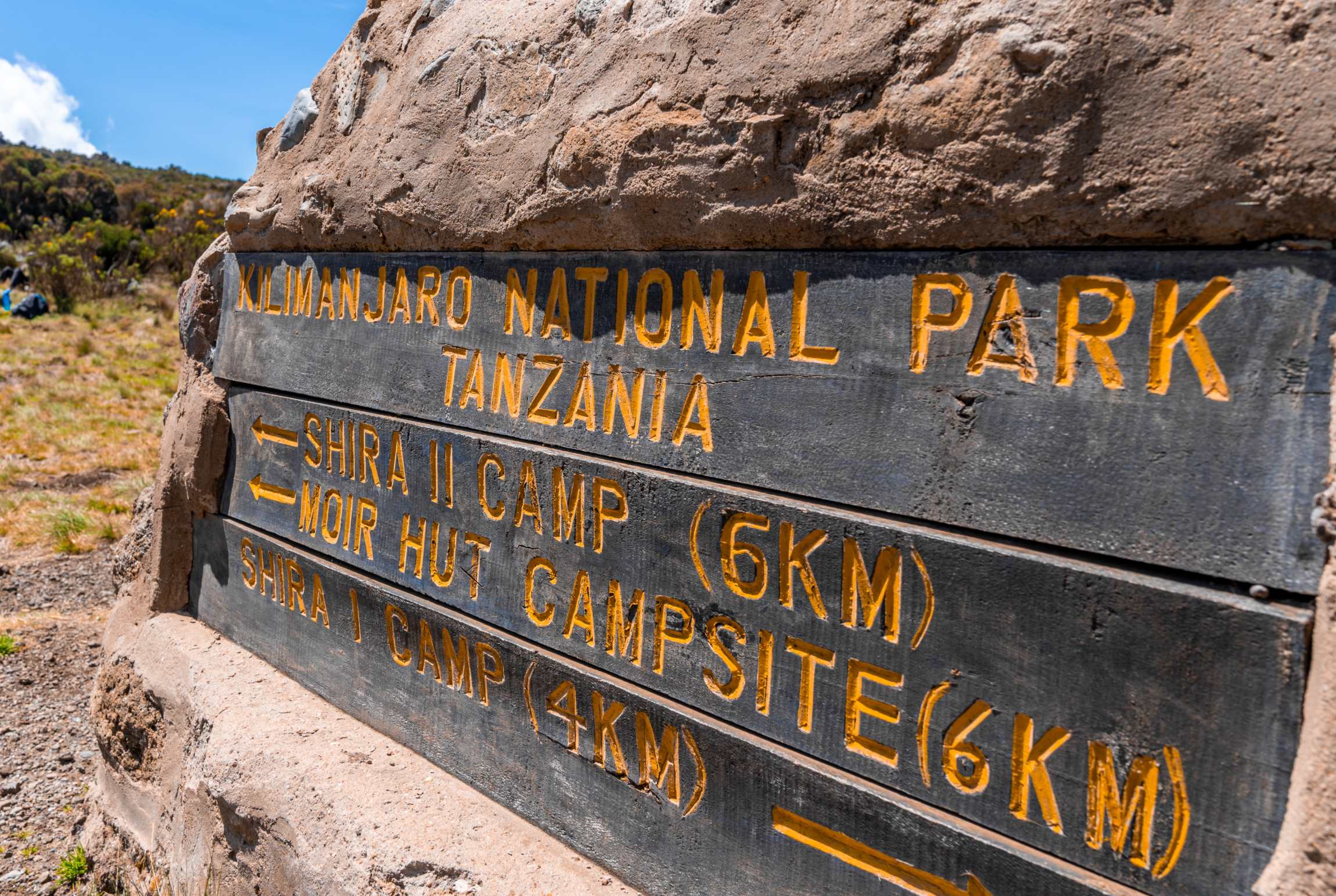 Shira-I-26-II-Camp-sign